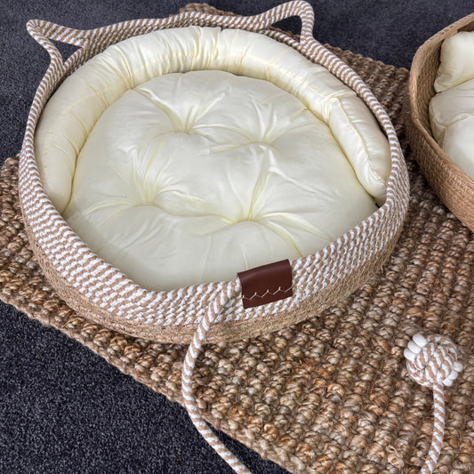 Whisker Haven – Cat-Shaped Woven Pet Bed