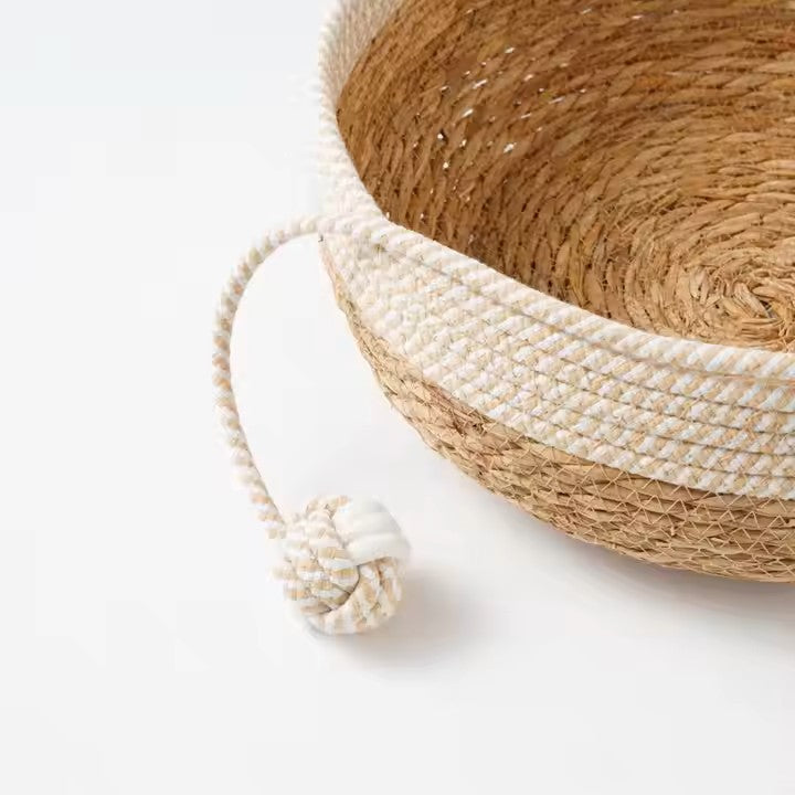 Whisker Haven – Cat-Shaped Woven Pet Bed